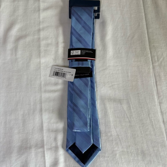 Tommy Hilfiger Men's Silk Blend Tie Light Blue Jace Textured Stripe New With Tag - Picture 4 of 5